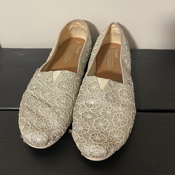 Tom’s shoes in silver floral - Picture 1 of 3